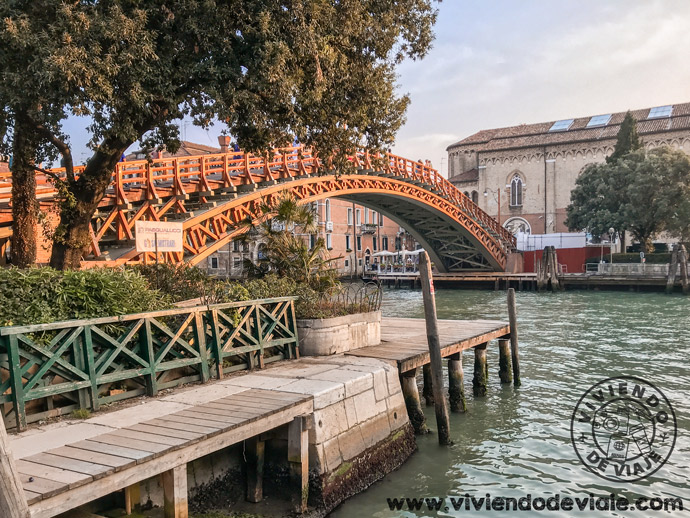 Que hacer en Venecia, cruzar el Puente de la Academia Que hacer en Venecia, cruzar el Puente de la Academia